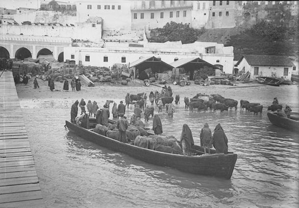 24-Portes de la Douane et port.jpg